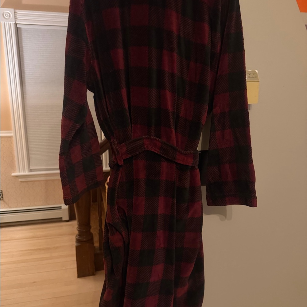 Tommy Hilfiger Men's Plaid Robe - Burgundy and Black